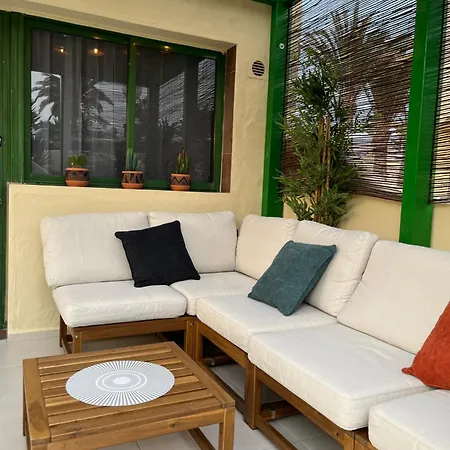 Apartment La *