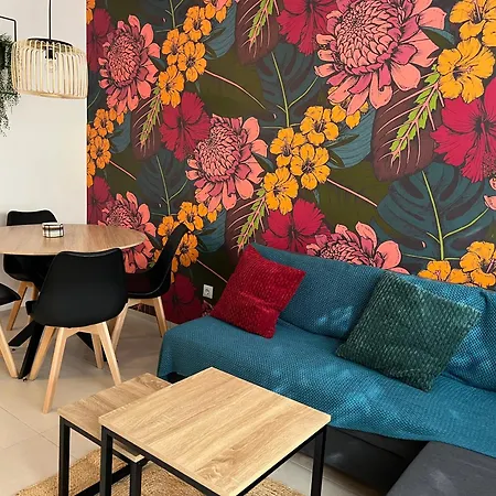 Apartment La *