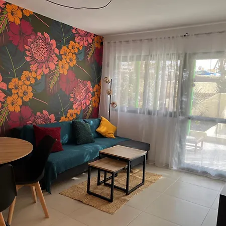 Apartment La *