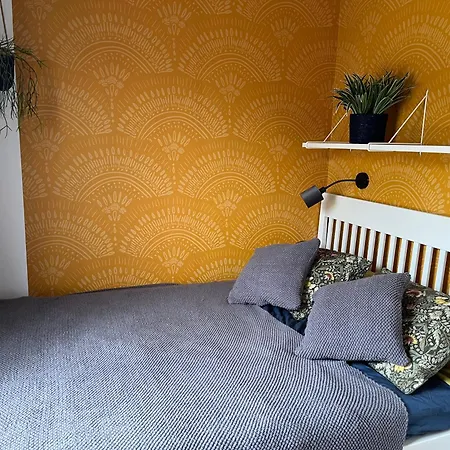 La Apartment *